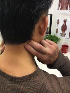 首から肩の痛みを解消1-225x300