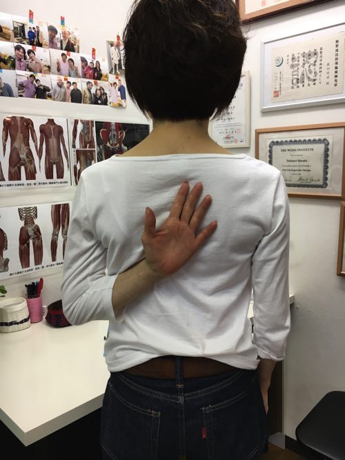 身体全体のコリ_-背中のコリほぐす2