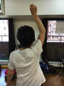 五十肩-腕を上げる際に肩が痛い-治し方7