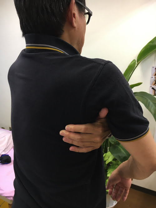 広島で偏頭痛の治療_肩から首と頭が痛い_薬を使わず治すヘッドマッサージ_ドライヘッドスパ