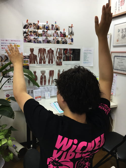 治らない四十肩の原因と治療方法-広島で四十肩を治す専門技術の整体院