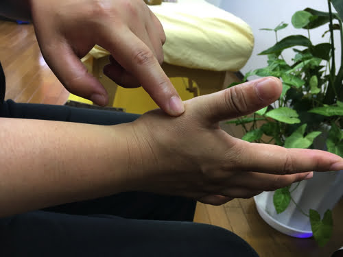 治らない四十肩の原因と治療方法-広島で四十肩を治す専門技術の整体院