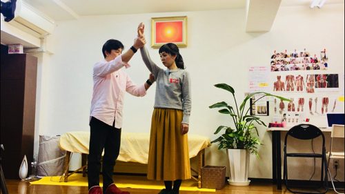 広島ホームテレビ_Jステーション-カラダ健康塾_肩こり解消ストレッチ5