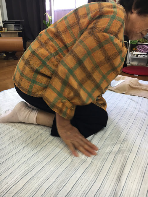 歩くのも辛い膝の痛みを治す_広島で変形性膝関節症や膝の水たまり治療専門の整体院