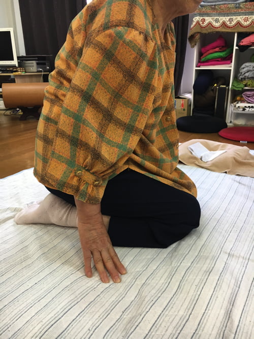 歩くのも辛い膝の痛みを治す_広島で変形性膝関節症や膝の水たまり治療専門の整体院